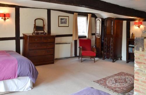 Romsey House | Tudor Cottage