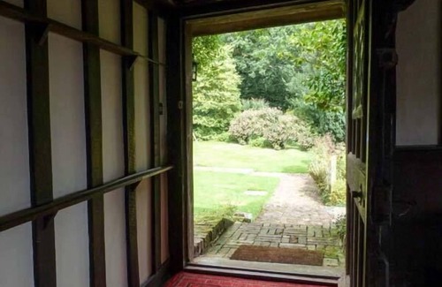 Chiddingstone Hoath Cottage | TUDOR WING, pet friendly, luxury holiday cottage in Chiddingstone