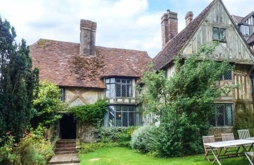 Chiddingstone Hoath Cottage | TUDOR WING, pet friendly, luxury holiday cottage in Chiddingstone