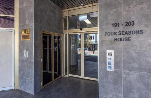 Greenway Apartment | Tuggeranong Short Stay #11C - Sleeps 8