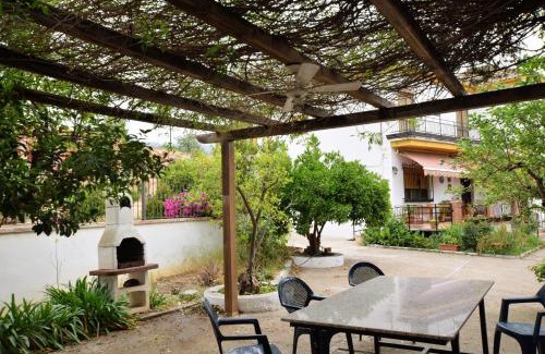 Ugijar House | tuGuest Hortichuela House