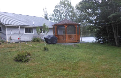 Gouldsboro Cottage | 'Tugwassa' On Downeast Jones Pond- poet's cottage with wi-fi