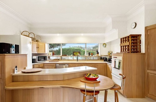 Karaka House | Tui Country Retreat with Wi-Fi and Garden Views