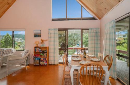 Onemana House | Tui's Grove - Onemana Holiday Home