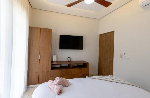 Playa Paraiso Apartment | Tulum 1 BD - 5 Min Walk to Free Beach Club - 4 Rooftop Pools