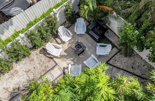 Bayshore House | Tulum Resort: Pool Hot Tub Cold Plunge Movie Room