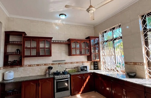 Tunguu House | Tunu Homestay And Apartment