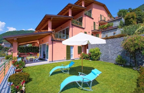 Vercana Apartment | Turchese Garden Holiday Apartment with Lake View