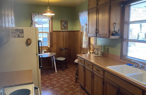 Miles City House | Turn of the Century Charm close to historic downtown Miles City!