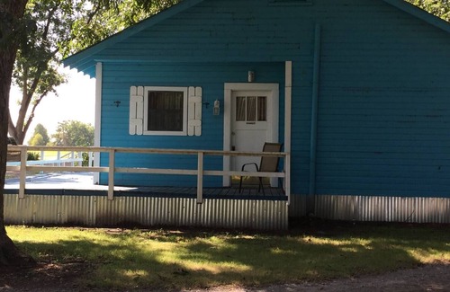 Lake Village Cabin | Turn On Inn