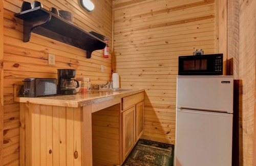 Pine Ridge Cabin | Turning Leaf Cabin 1 in the Red River Gorge Pet Friendly Hi Speed 🛜