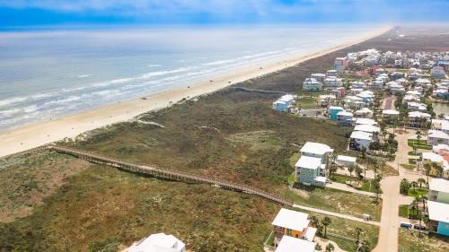 Royal Dunes House | Turquoise Treasure - Boardwalk to the Beach Beach Gear Credit