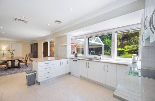 Turramurra House | Turramurra Spacious 6Br House close to Train/Parks