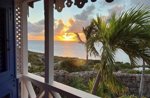 Frigate Bay Cabin | Turtle beach White House (2)cute romantic cottage