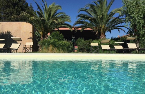 Montorsaio Apartment | Tuscan farmhouse between nature and contemporary art
