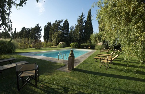 Montorsaio Apartment | Tuscan farmhouse between nature and contemporary art
