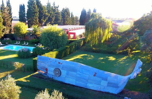 Montorsaio Apartment | Tuscan farmhouse between nature and contemporary art
