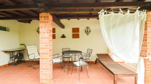 Massa e Cozzile Apartment | TUSCAN HOUSE WITH GARDEN - with Wi-Fi, Free Parking
