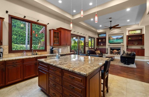 Morena House | Tuscan-Style Retreat - Fire Pit, Bay & Ocean Views