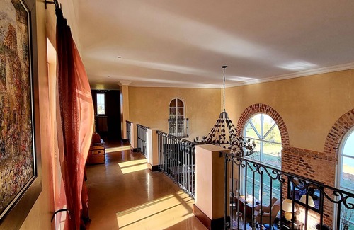 Paarl Villa | Tuscan Villa Heart of Franschhoek Valley Security/No Power Cuts/Pool/Winelands