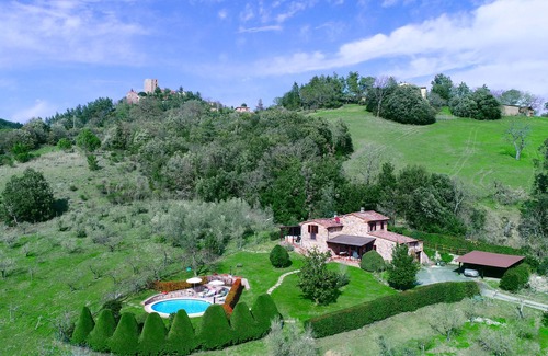 Montecastelli Villa | Tuscany Villa with private pool and jacuzzi for Honeymoon and summer holiday
