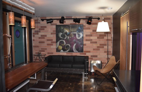 Rosewood House | Twice Featured on HGTV/Walking Distance to William Brice Stadium