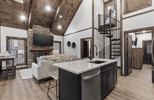 Pigeon Forge Cabin | Twilight Luxury Escape: Hot Tub + Game Room