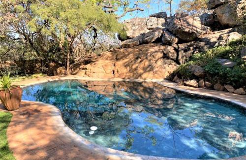 Bulawayo Apartment | Twin bed lodge on natural African bush - 2111