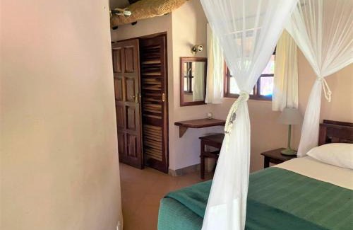 Bulawayo Apartment | Twin bed lodge on natural African bush - 2111