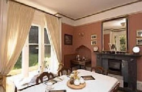 Burcombe Other | Twin Ensuite Yellow Room at Burcombe Manor
