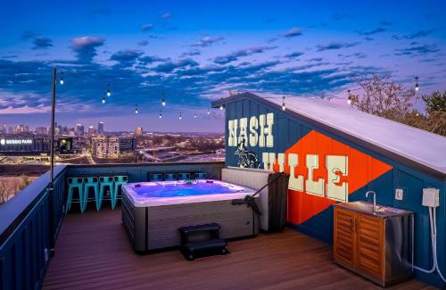 Hurwood Heights House | Twin Homes Rooftop Deck Hot Tub Outdoor Kitchen