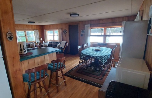 Toivola Cottage | Twin Lakes Cottage on Lake Roland