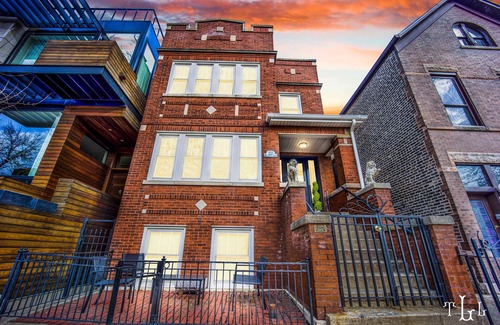 Bucktown Apartment | Twin Lions Lodge w/Speakeasy Tiki Bar* and Outdoor Oasis