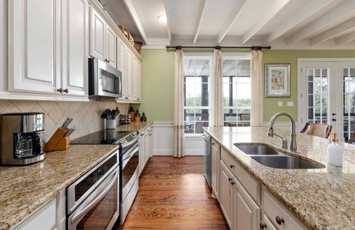 San Marcos House | Twin Oaks Estate - Enormous 3 Home Estate w/Heated Pool & Pickleball Court