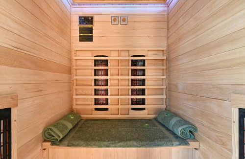 Sveti Ivan Zelina House | Twin Oasis Retreat with Pool & Spa - Happy Rentals