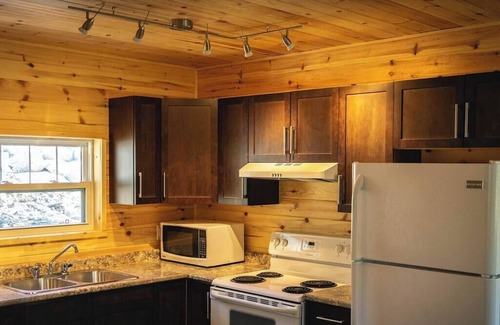 Kenora Cabin | Twin Otter Cabin - Lakewood Park Cabins