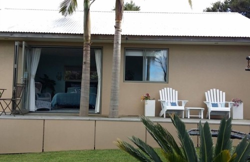 Whangarei Heads Ski Chalet | Twin Palms Ocean Beach, self contained chalet.