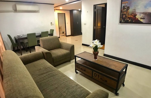 Khlong Toei Nuea Apartment | Twin Peaks Sukhumvit Suites