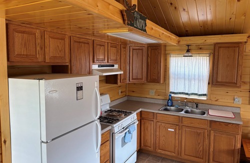 Dubois Cabin | Twin Pines Lodge & Cabins
