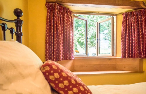 Whitbeck House | Twin Room Deluxe Garden @ Wayside