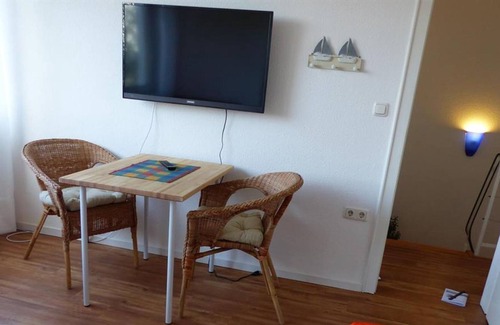 Kiel Apartment | Twin room No. 2, shared shower/shared toilet - guest room view of the countryside