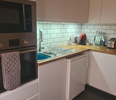 Pill House | Twin room with garden view in Shirehampton