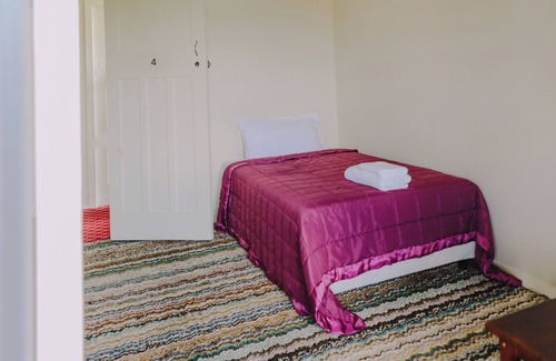 Capertee House | Twin Room With Shared Bathroom