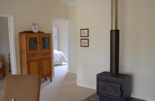 Ballandean House | Twisted Gum Vineyard Cottage