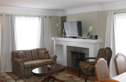 Niagara Falls Villa | Two Adjacent 4 Bedroom Vacation Rentals on River Road