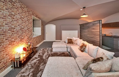 Hickleton Apartment | Two bed apartment in historic stately hall. A beautiful Georgian period property