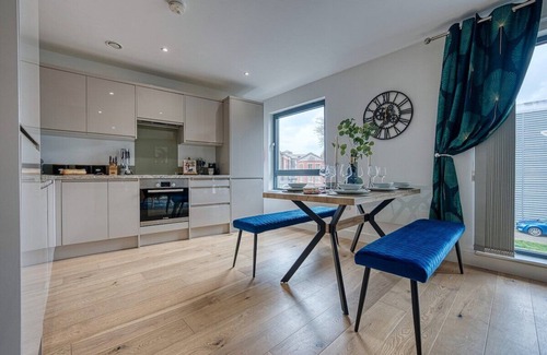 Southampton City Centre Apartment | Two Bed Room City Apartment Southampton near Ocean Village, Sleeps 6