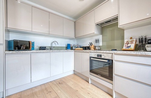 Southampton City Centre Apartment | Two Bed Room City Apartment Southampton near Ocean Village, Sleeps 6