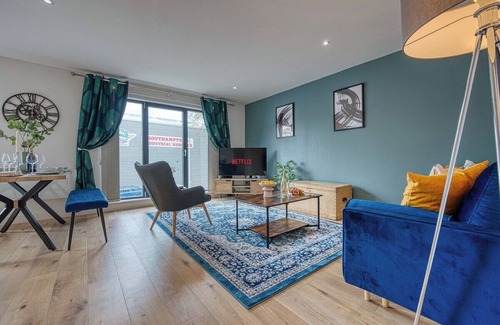Southampton City Centre Apartment | Two Bed Room City Apartment Southampton near Ocean Village, Sleeps 6