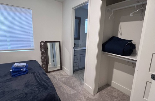 Oakland House | Two Bed Two Bath Guest Suite near Lake Merritt!